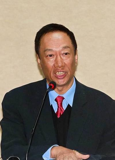 郭台铭创业传奇：从10万新台币塑料厂到全球电子代工巨头的40年奋斗史