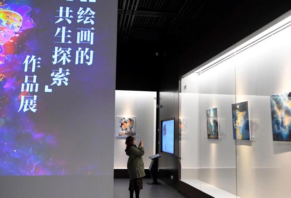 2025年智能艺术展览掀起革命，六大核心维度带你领略科技与艺术融合魅力