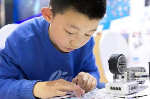 能力风暴教育机器人：能否成为孩子编程启蒙老师？深入测评